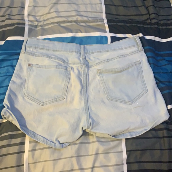 Old Navy Denim Shorts - Picture 3 of 3